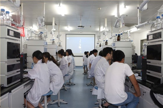 星空网页版
仪器与中南民族大学药学院共同创建的液相色谱虚拟仿真教学实验室力证仪器类专业工程教育