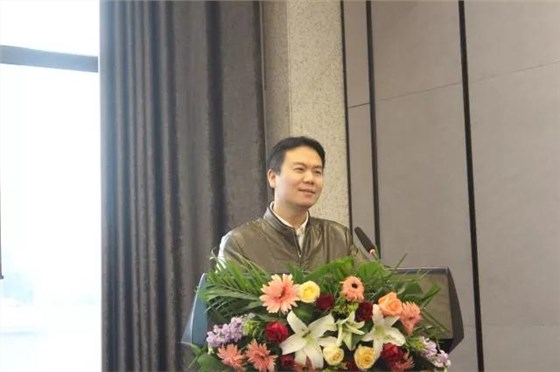 星空网页版
仪器总经理李波发表年终总结演讲