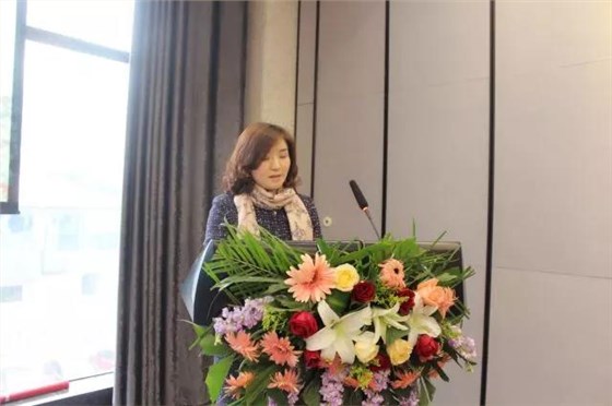 星空网页版
网络公司负责人胡慧姿发表年终讲话