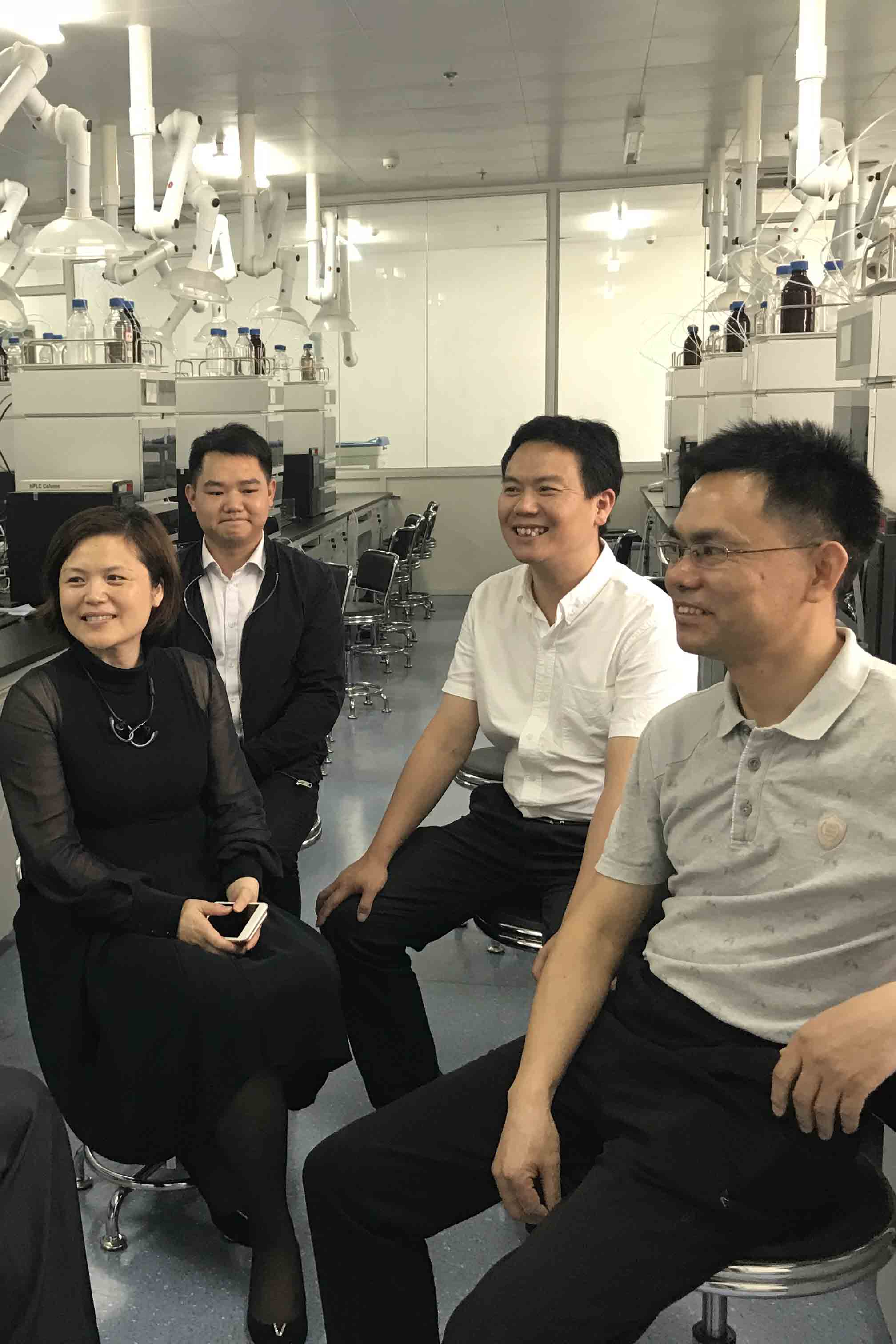 启瑞药业采购总监来访星空网页版
仪器