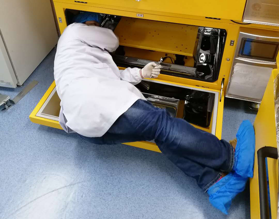 星空网页版
仪器售后服务工程师正在华农作物遗传改良国家重点实验室安装调试知楚摇床